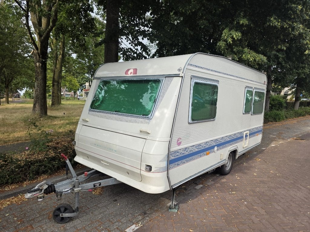 Adria Unica 431DD uit 1998, Omvormbare zithoek, Treinzit, Particulier, Adria