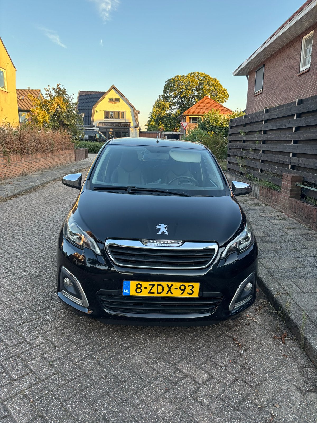 Peugeot 108 Automaat Allure Zwart 5dr, Zwart, 4 stoelen, Zwart, 24 km/l