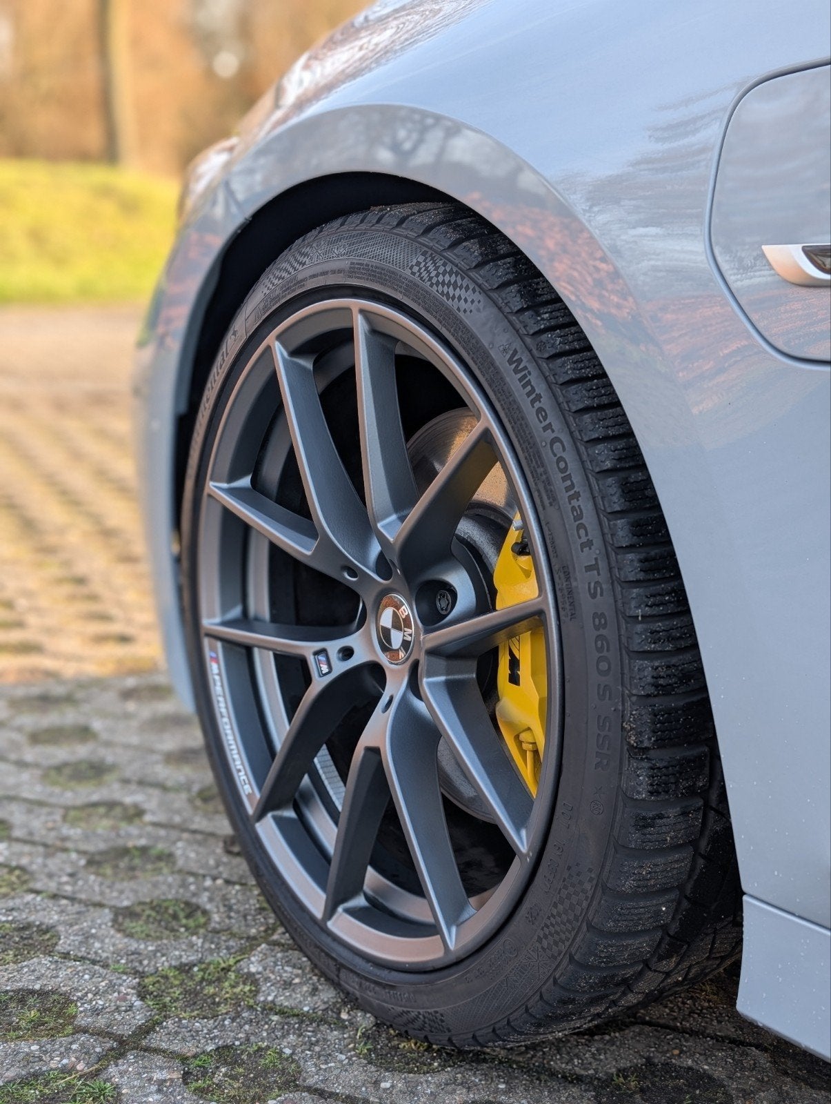 Foto 6 van BMW 330e Touring LCI M pakket + M Performance Brooklyn Grau