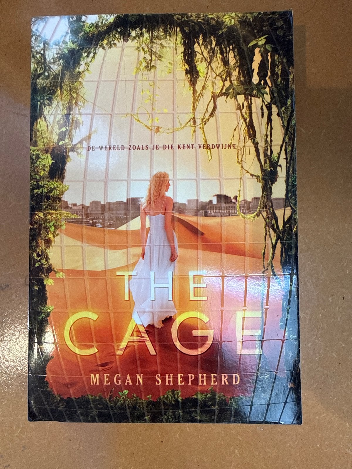 The Cage - Megan Shepherd (Nederlandstalig), Ophalen of Verzenden, Gelezen, Nederland
