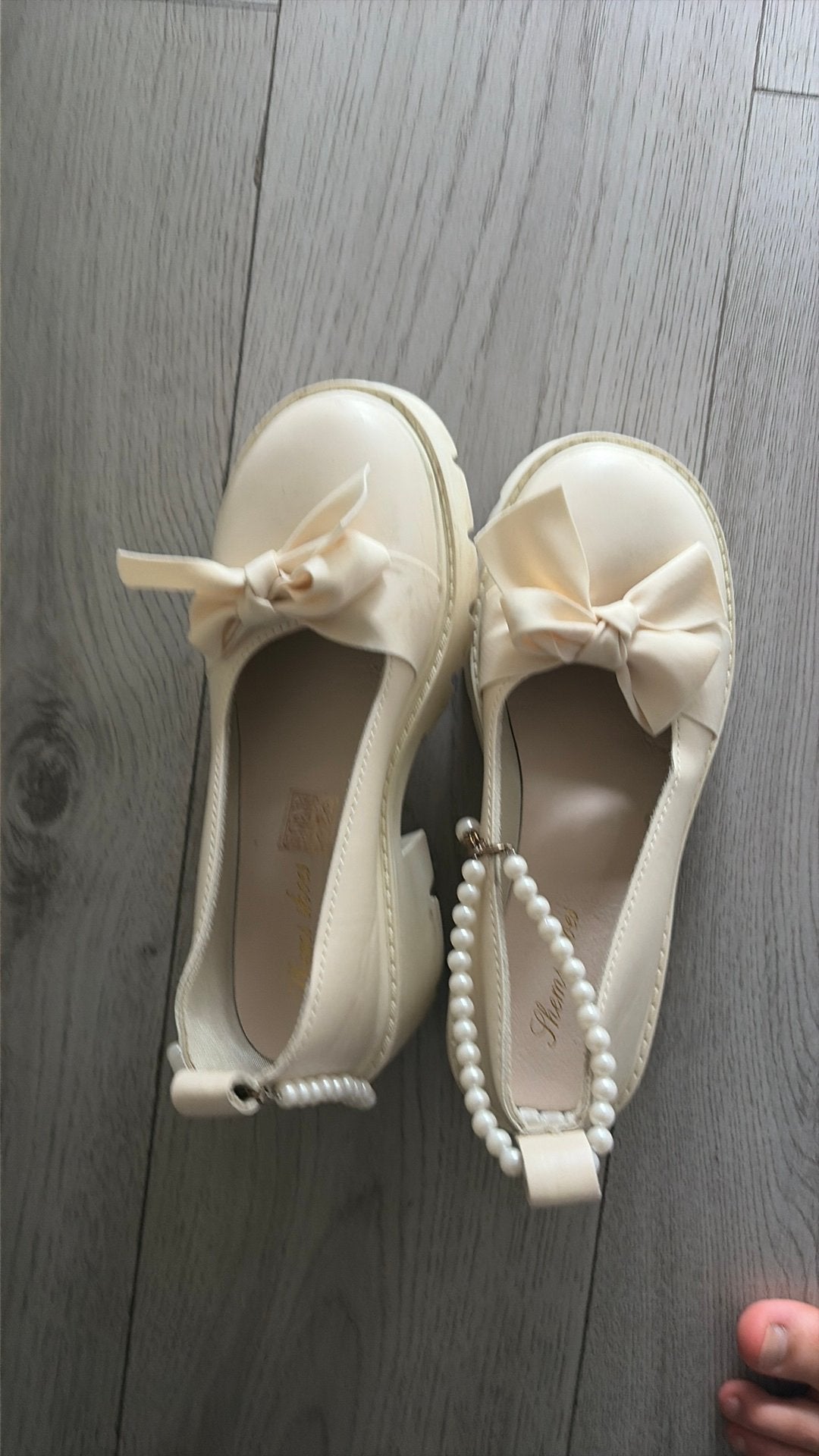 Zo goed als nieuwe schoenen met strik en parels, Ophalen of Verzenden, Zo goed als nieuw, Schoenen