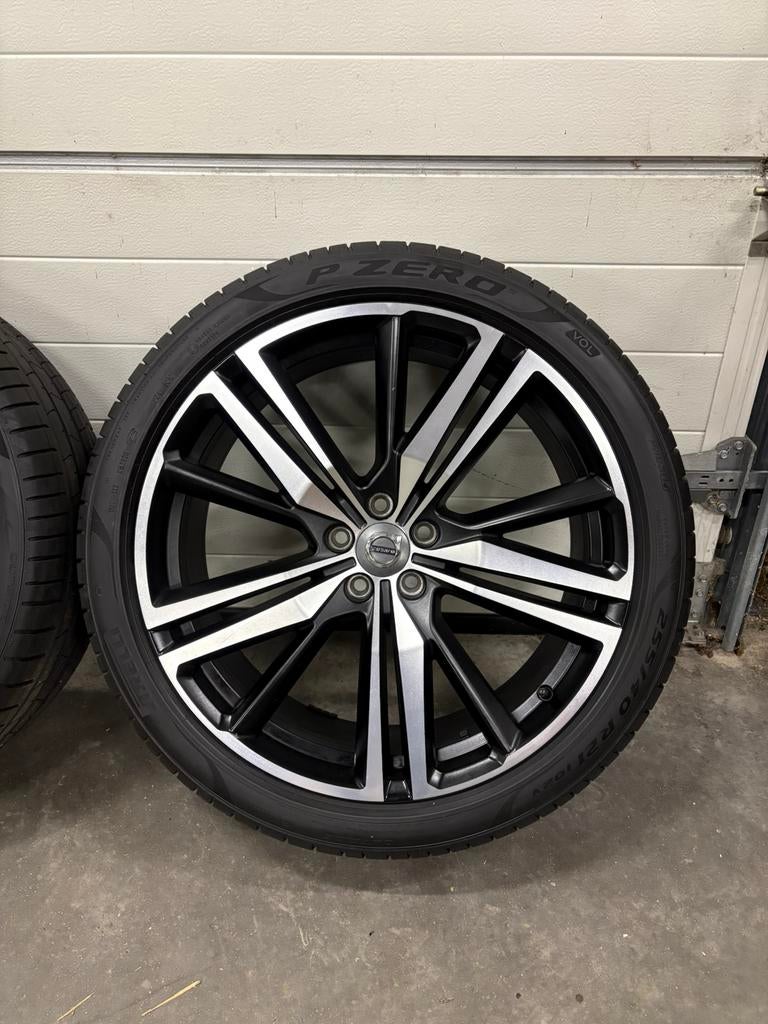 Volvo XC60 21 inch R-design met nieuwe Pirelli zomerbanden, Ophalen, 255 mm, Banden en Velgen, Nvt