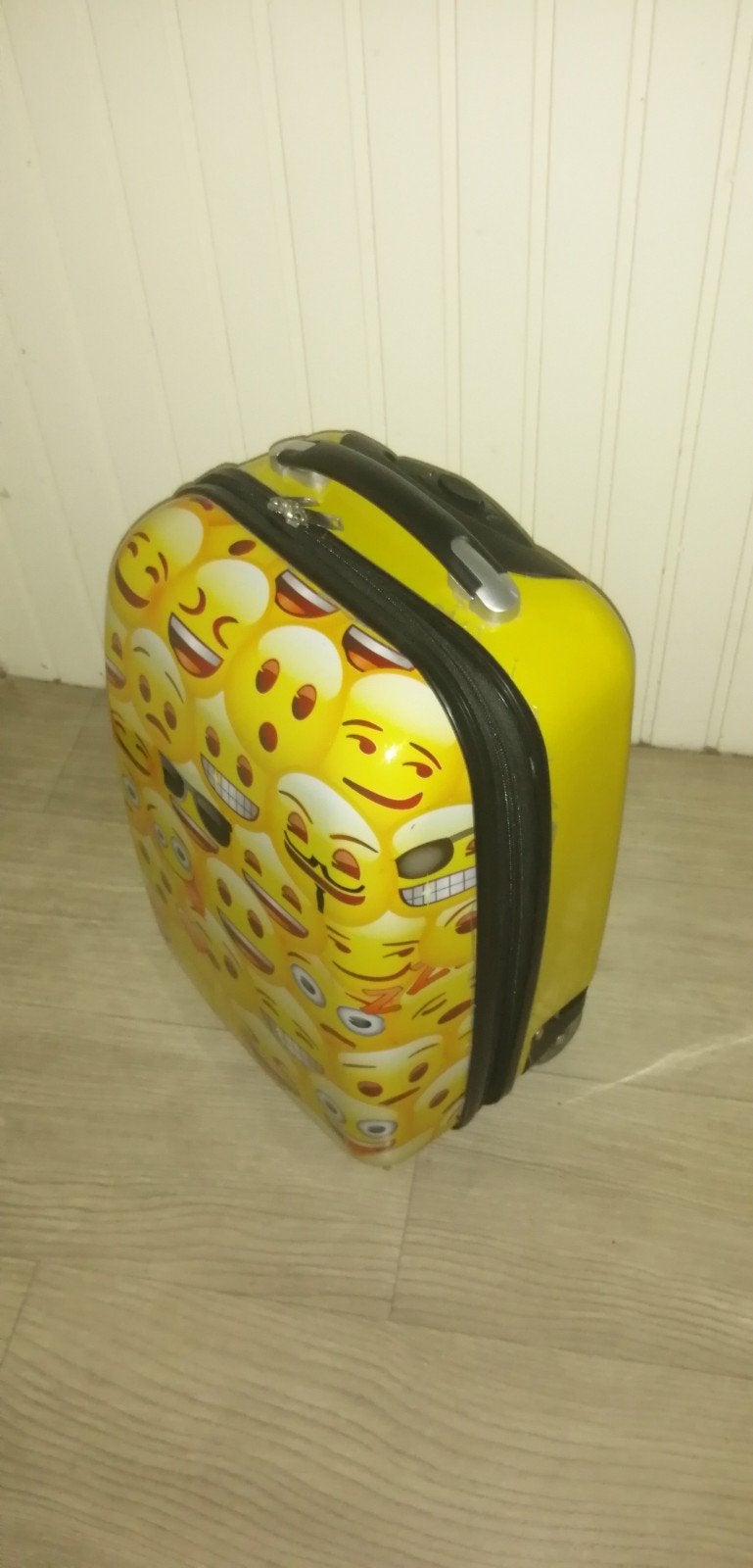 Emoji Koffertje - Handbagage Koffer met Wieltjes, Uitschuifbare handgreep, 30 cm of meer, Gebruikt, Ophalen of Verzenden
