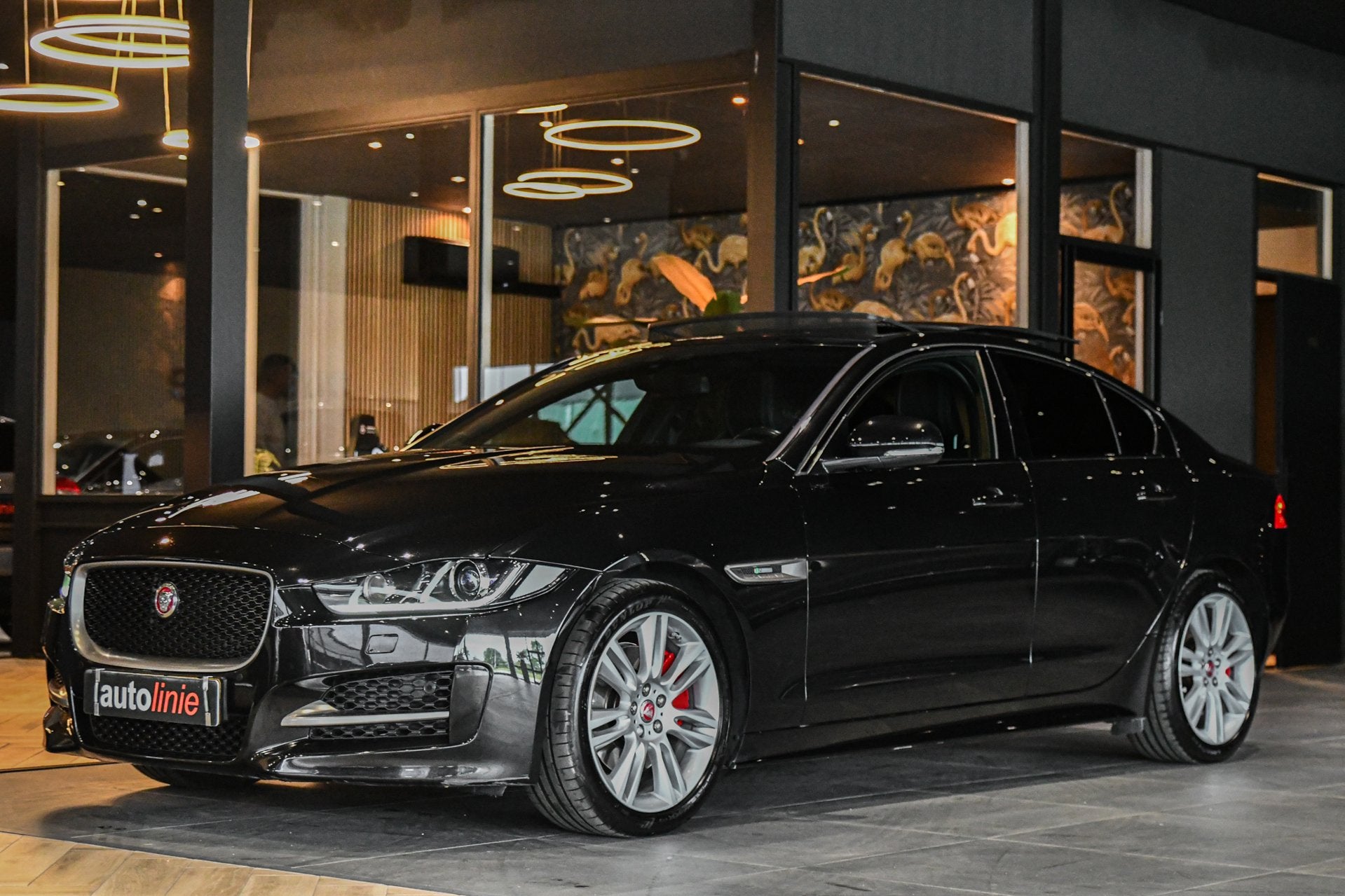Jaguar XE 2.0 R-Sport, Panorama, Meridian, Leder, Memory, Ca, Auto's, Jaguar, Automaat, Achterwielaandrijving, 4 cilinders, Zwart
