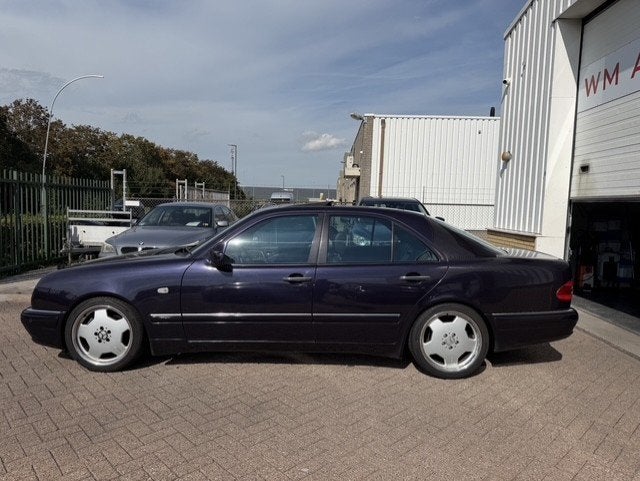 Mercedes-Benz E-klasse AMG 55 leder apk t/m 28-8-2027, Dealer onderhouden, Achterwielaandrijving, Overige kleuren, Leder