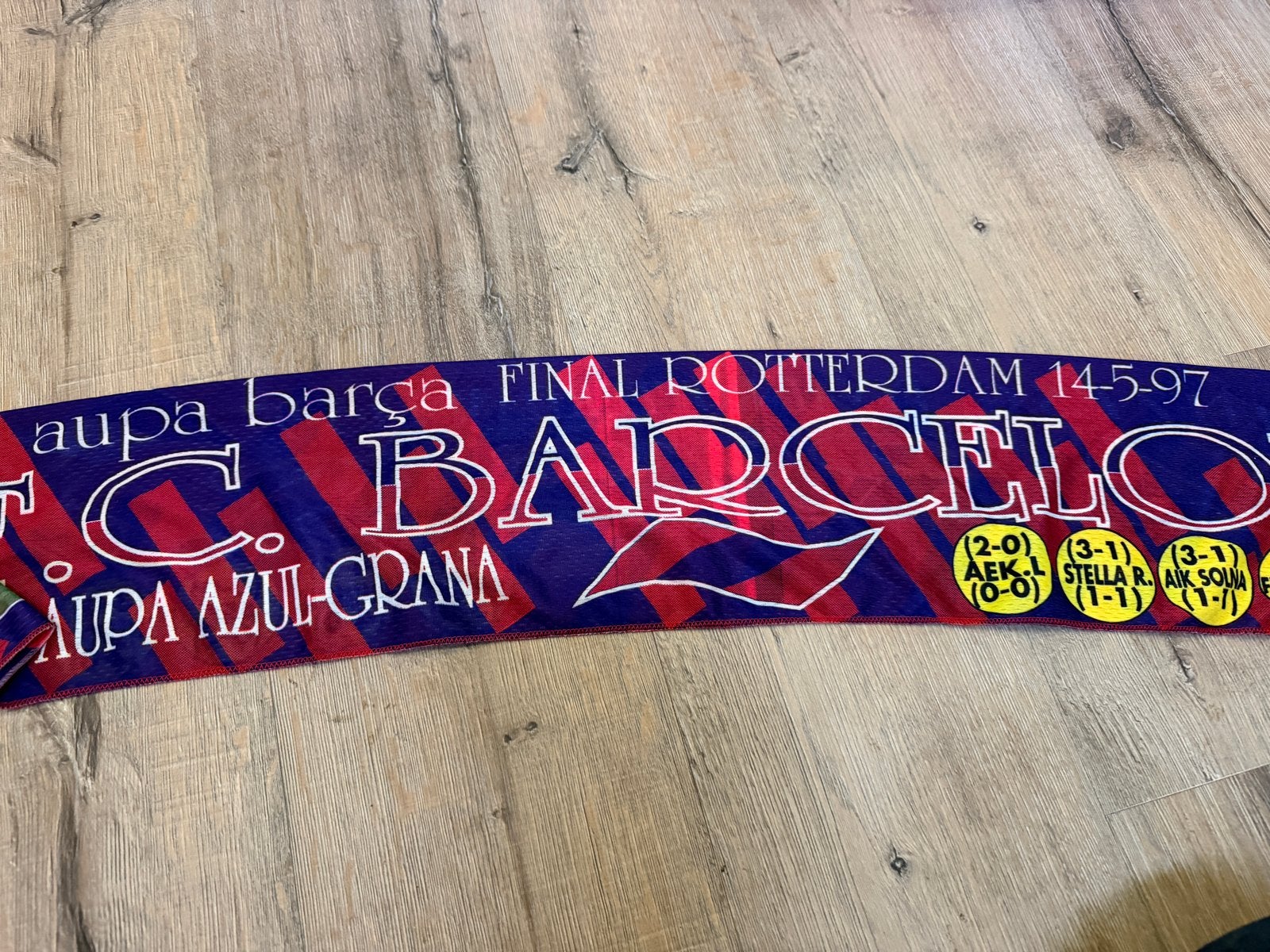 Vintage FC Barcelona vs PSG sjaal - Finale Rotterdam 1997, Ophalen of Verzenden, Zo goed als nieuw, Overige typen