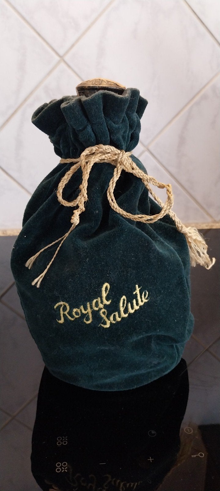 Royal chivas whisky 21 jaar, porseleinen fles +tas groen, Ophalen of Verzenden