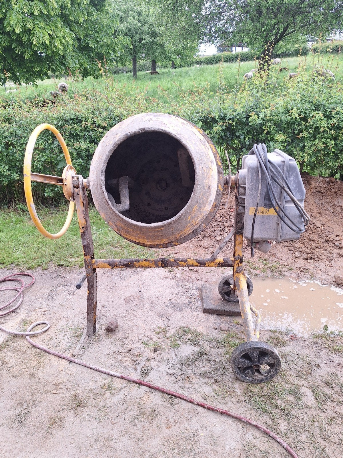 Te koop goedwerkende betonmolen/cementmolen, Doe-het-zelf en Verbouw, Betonmolens, Ophalen, Gebruikt