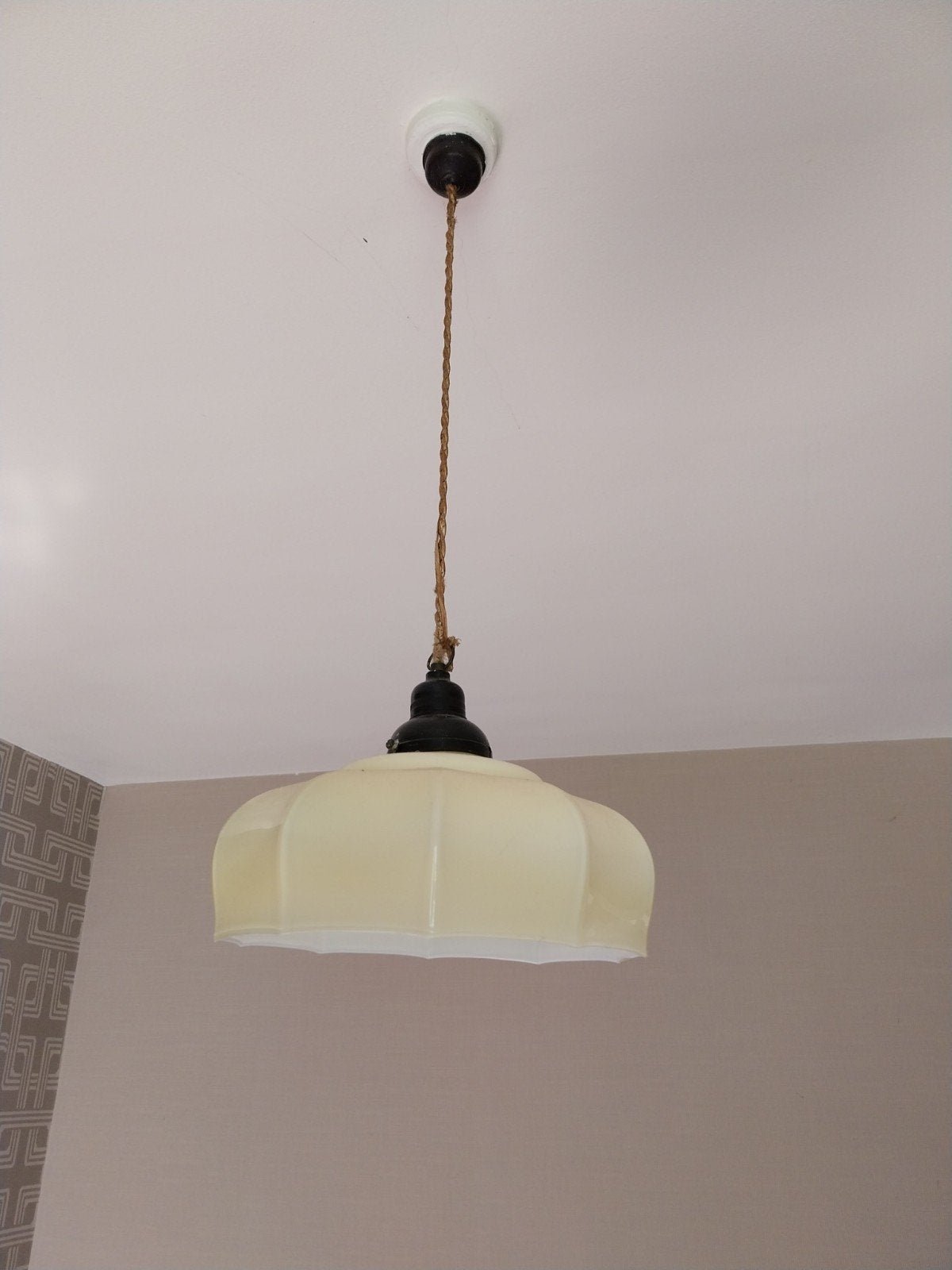 Vintage Plafondlamp - Melkglas met Bakelieten Fitting, Ophalen of Verzenden, Gebruikt, Glas, Vintage, Retro, Klassiek