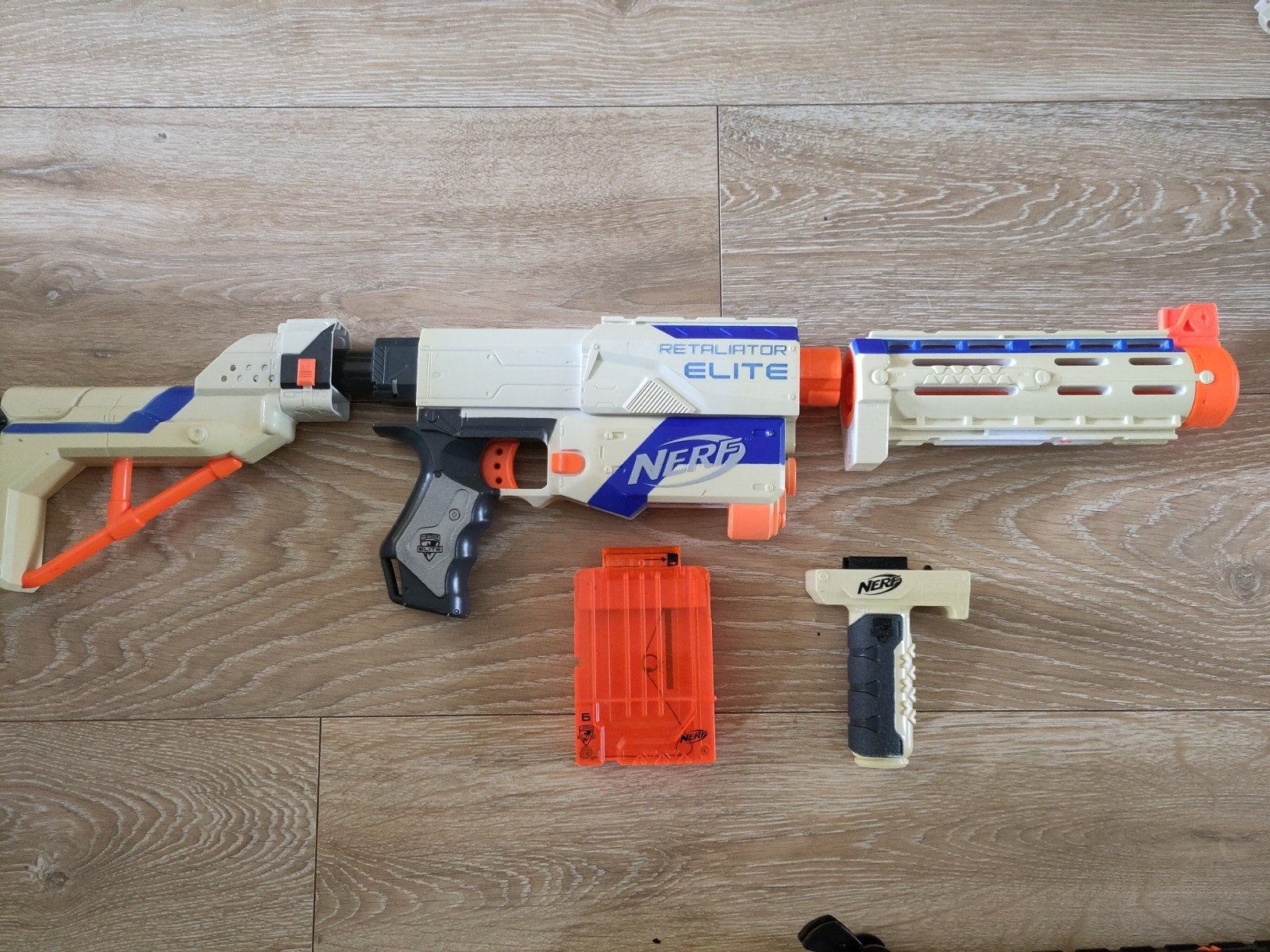 Nerf Elite Retaliator Blaster met accessoires, Ophalen of Verzenden, Gebruikt