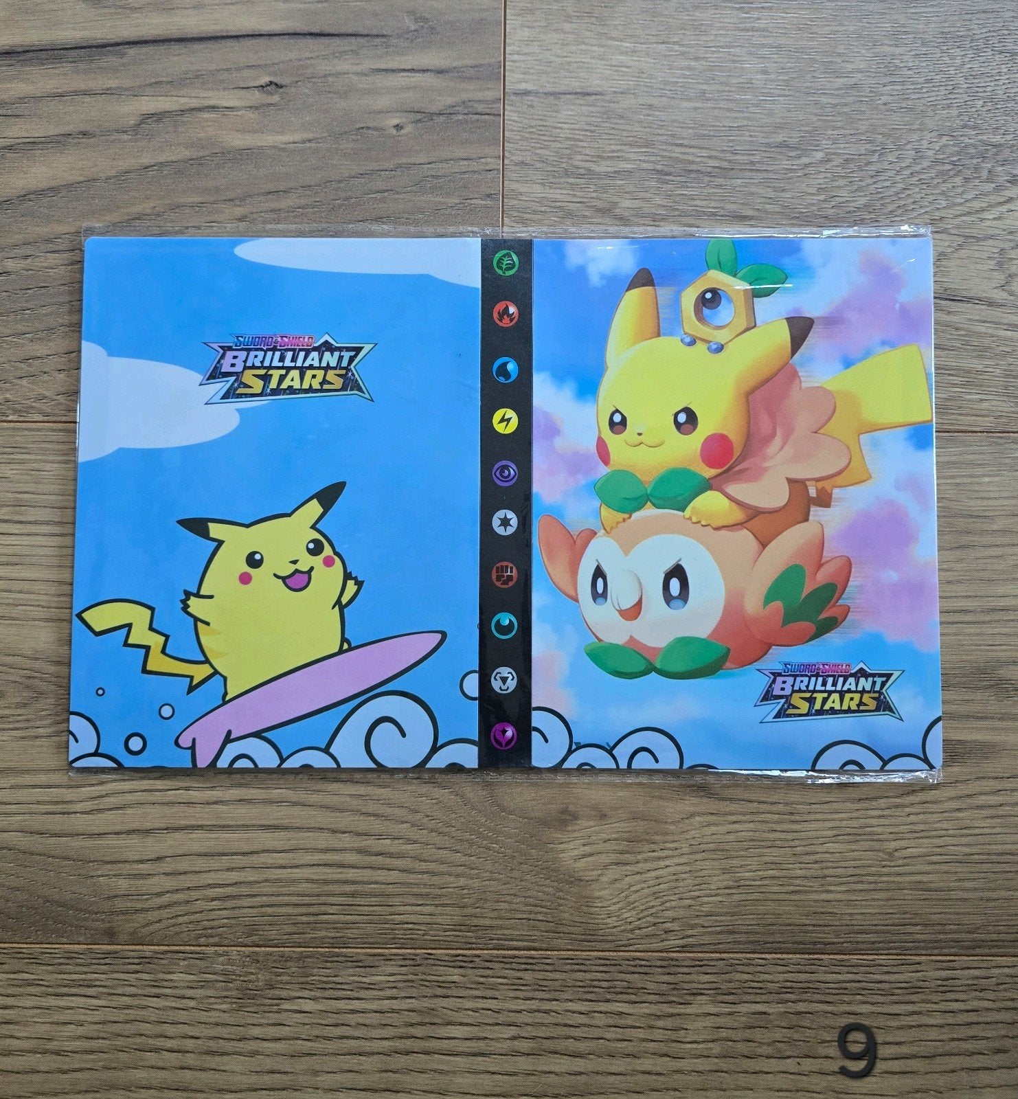 Pokemon verzamelmap kaartenmap pikachu rowlet #9, Ophalen of Verzenden, Nieuw, Boek of Catalogus