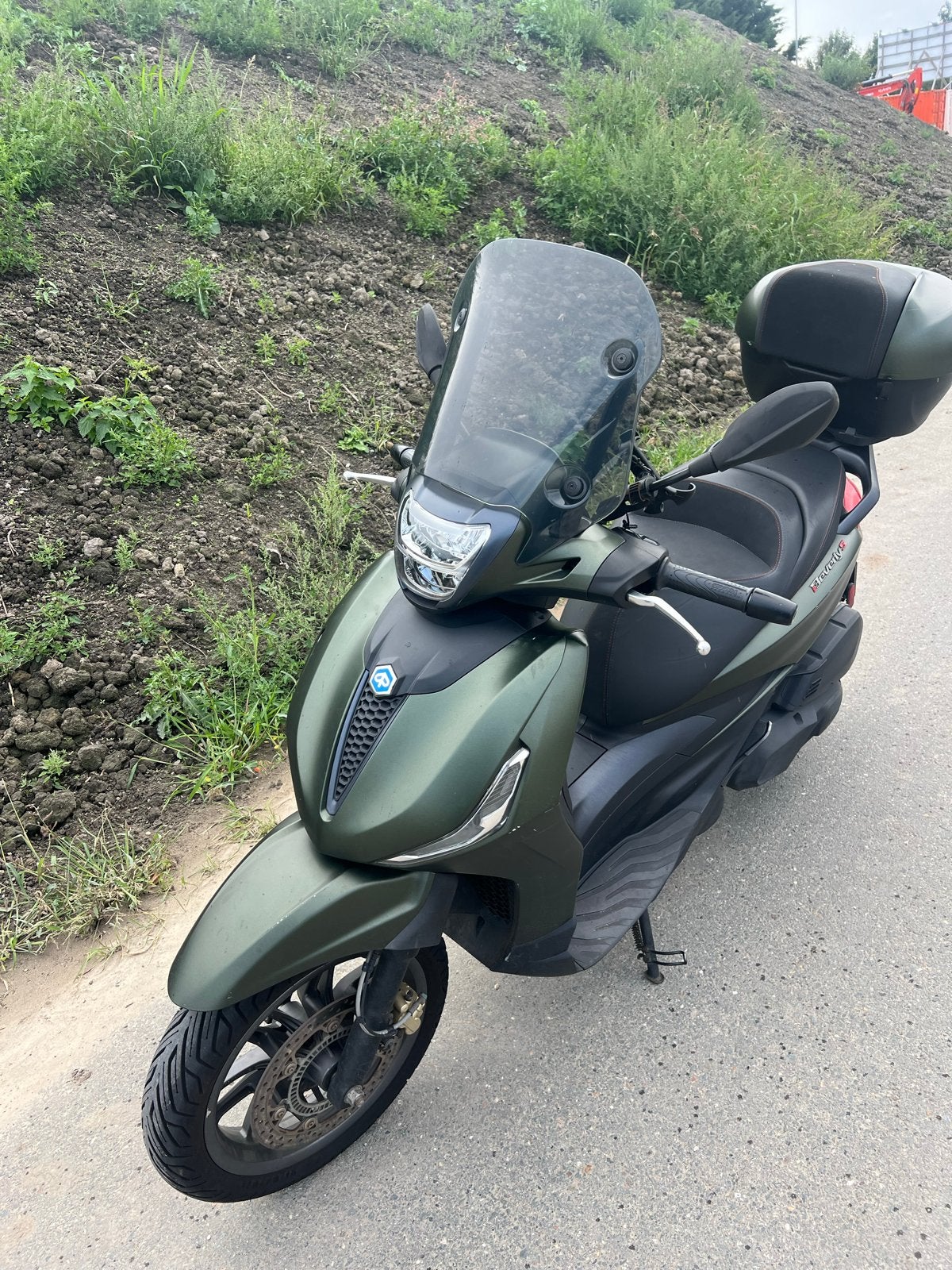 Piaggio Beverly 400 / 2024/ 7000 km, Ophalen, Gebruikt, Overige modellen, Maximaal 45 km/u