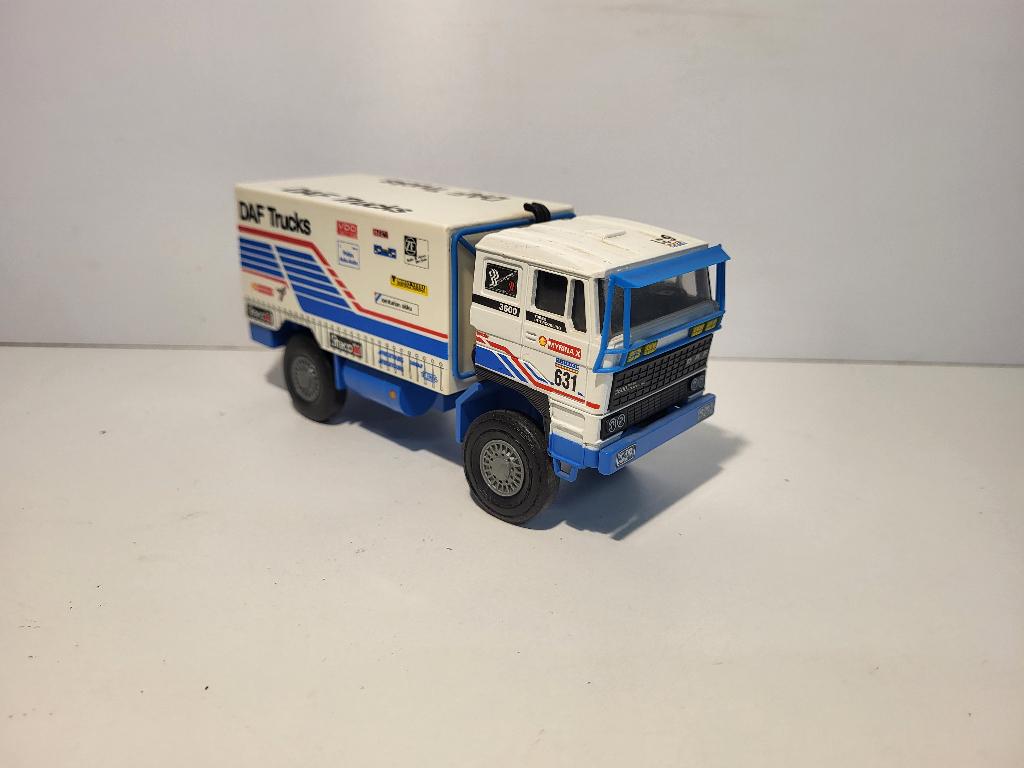 Lion Car  DAF 3600  Parijs Dakar 1987 volgwagen 631, Hobby en Vrije tijd, Modelauto's | 1:50, Verzenden, Zo goed als nieuw, Bus of Vrachtwagen