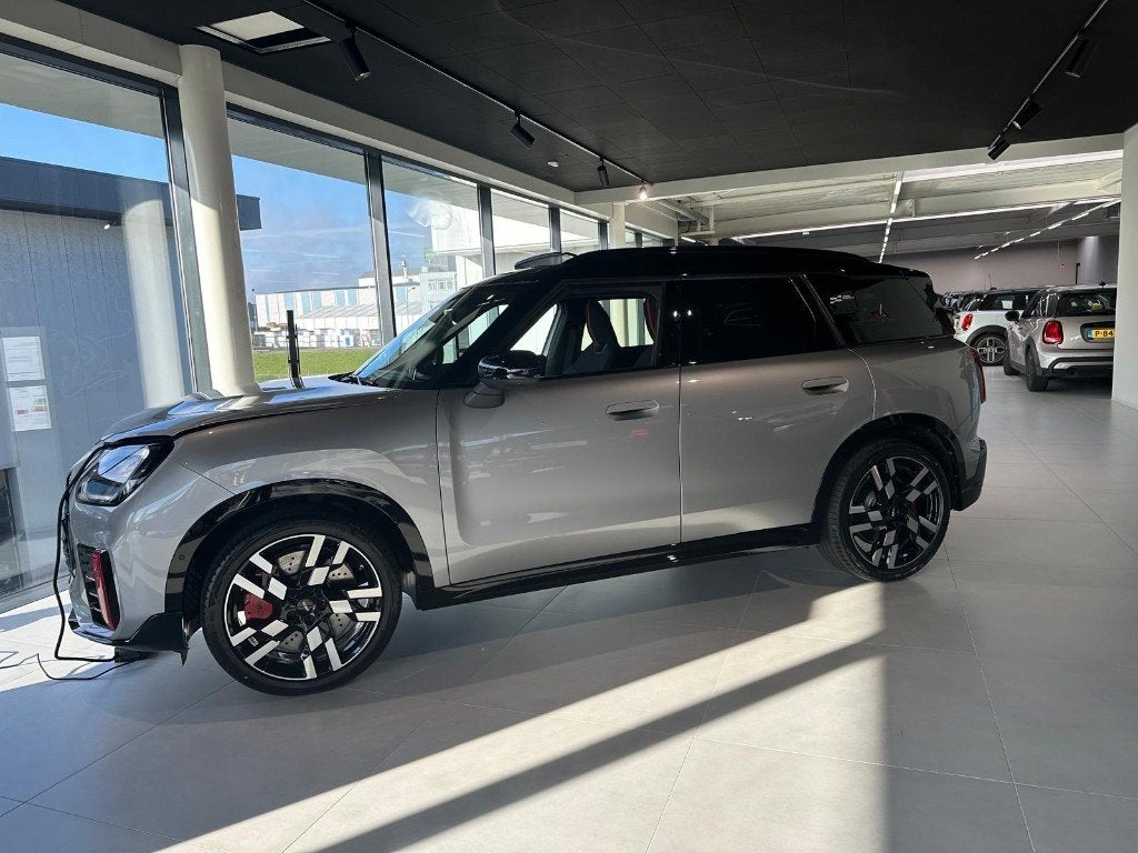 Mini Countryman Elektrisch 65 kWh 204pk Aut 2024 Grijs, Auto's, Dealer onderhouden, Countryman, Origineel Nederlands, Elektrisch