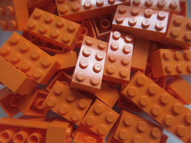 nr. 0049, 50 oranje Lego stenen, 2 noppen breed, div. maten., Kinderen en Baby's, Ophalen of Verzenden, Zo goed als nieuw, Losse stenen