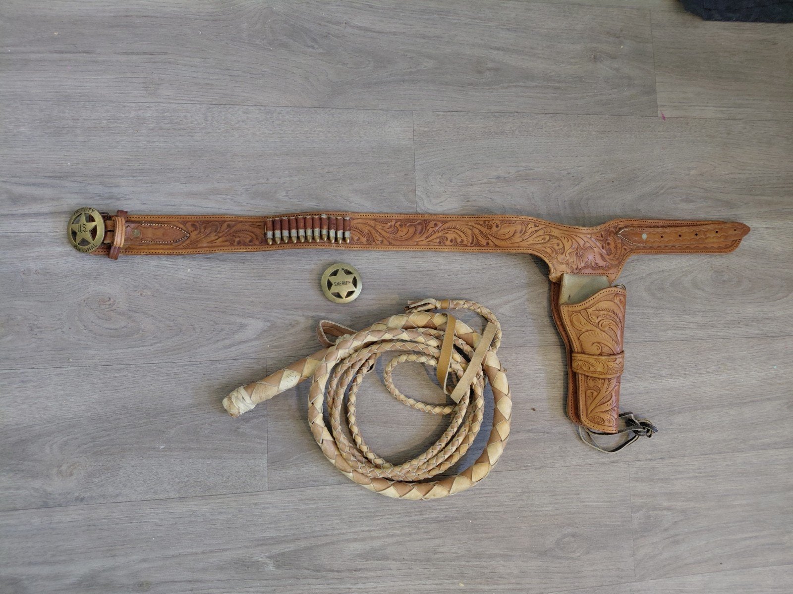 Cowboy set: riem, holster, zweep en badges, Ophalen, Gebruikt, Toneelattributen of Onderdelen