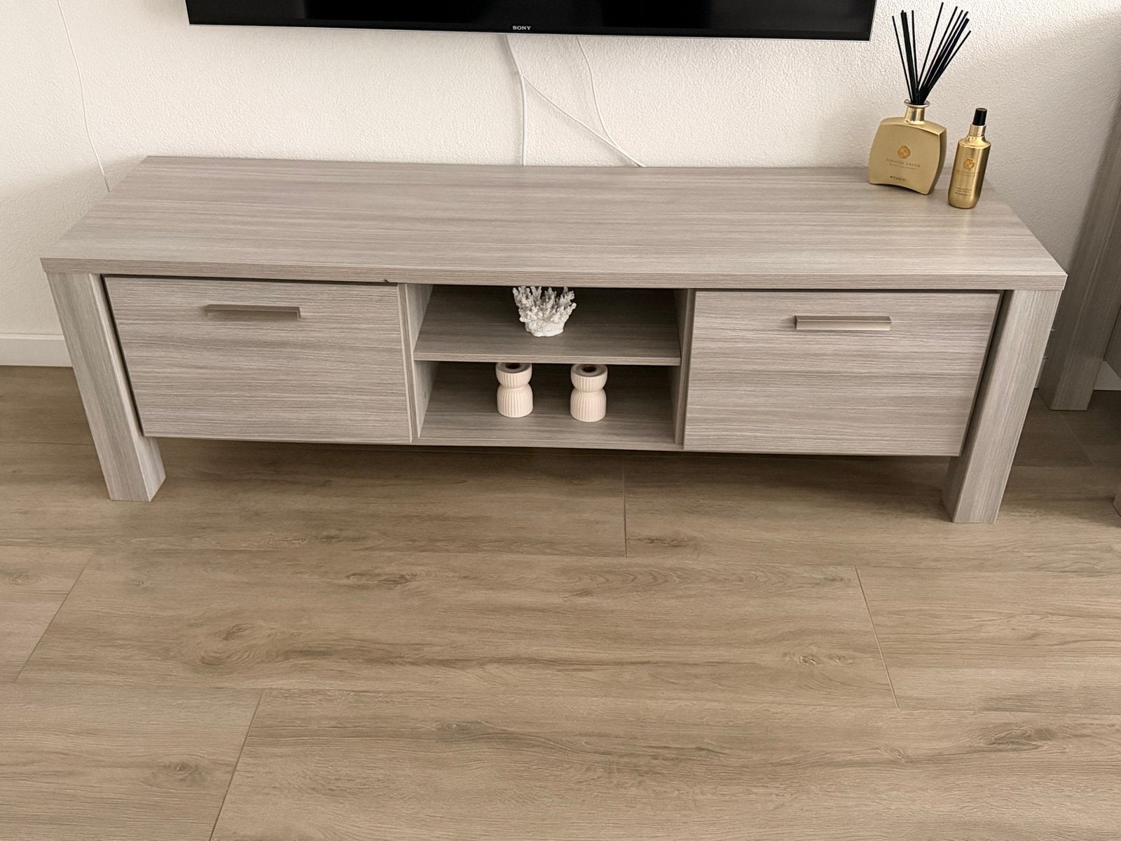 Stijlvol TV-meubel met open vakken en twee deuren, Ophalen, 100 tot 150 cm, Zo goed als nieuw, Minder dan 100 cm