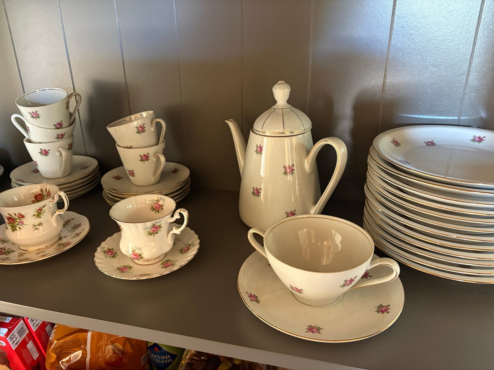 Prachtig Kahla porseleinen servies met roosjesmotief, Ophalen