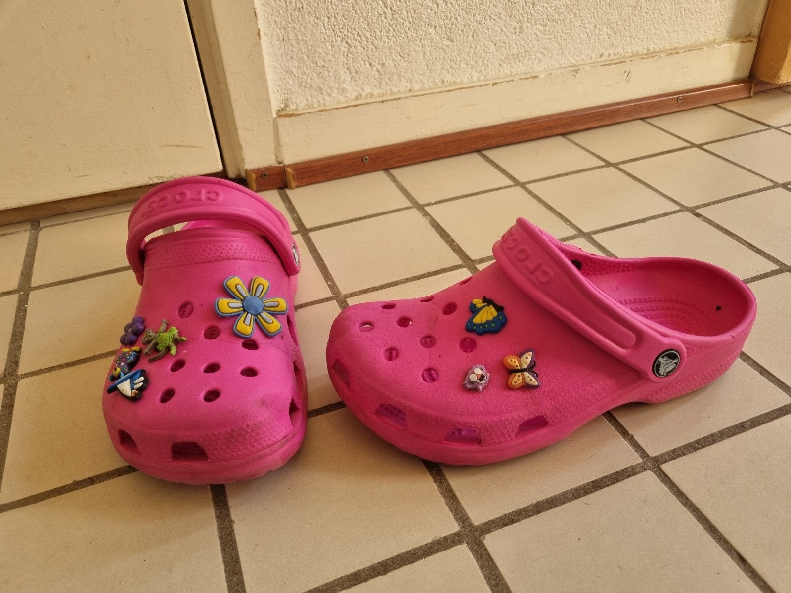 Originele roze Crocs maat 37 met leuke Jibbitz, Ophalen of Verzenden