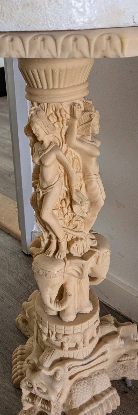 Decoratieve zuil  voor de liefhebbers,met klassieke figuren, Ophalen
