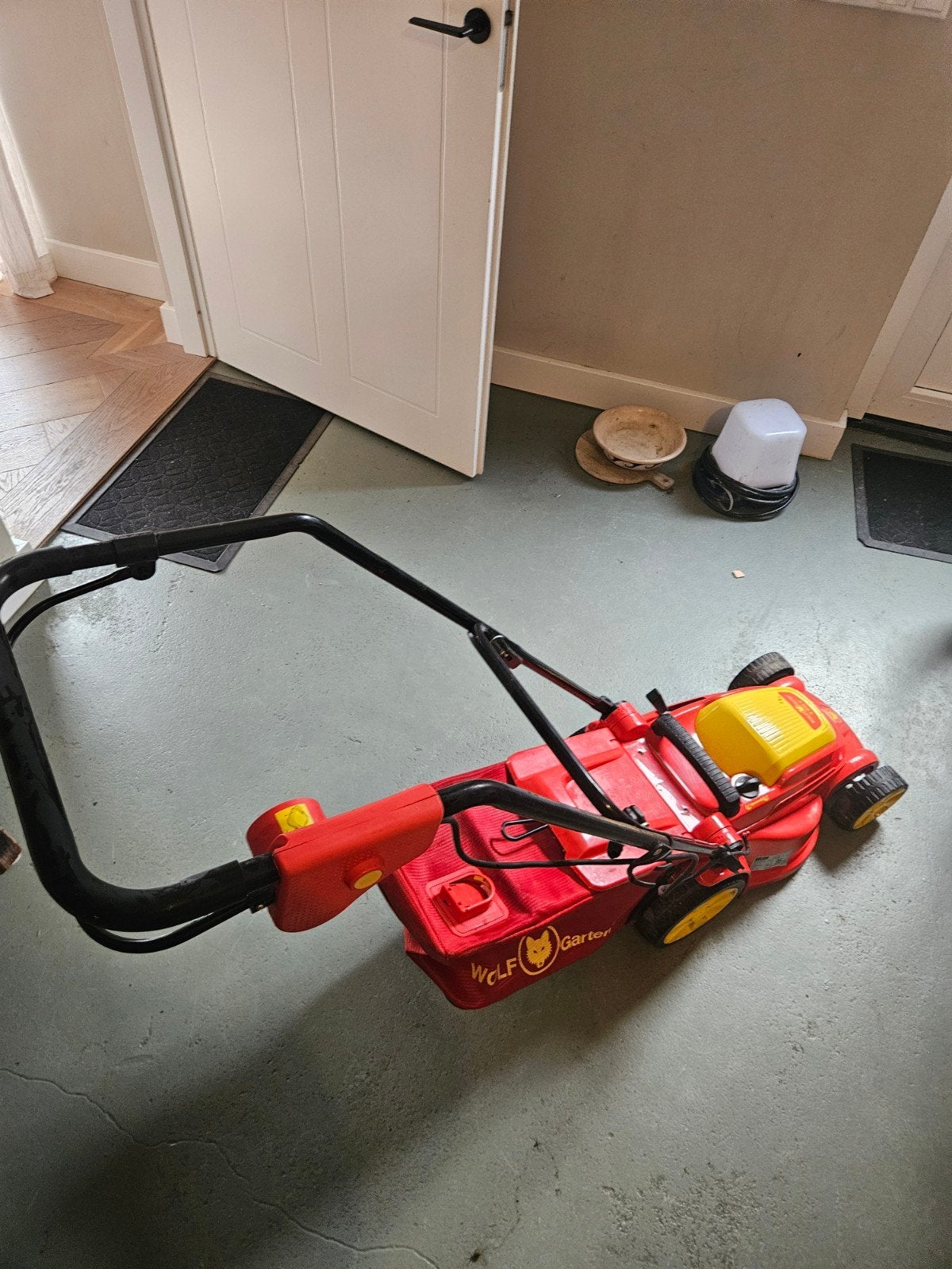 WOLF-Garten elektrische grasmaaier - Rood/Geel, Tuin en Terras, Ophalen, Cirkelmaaier, Gebruikt, Elektrische grasmaaier