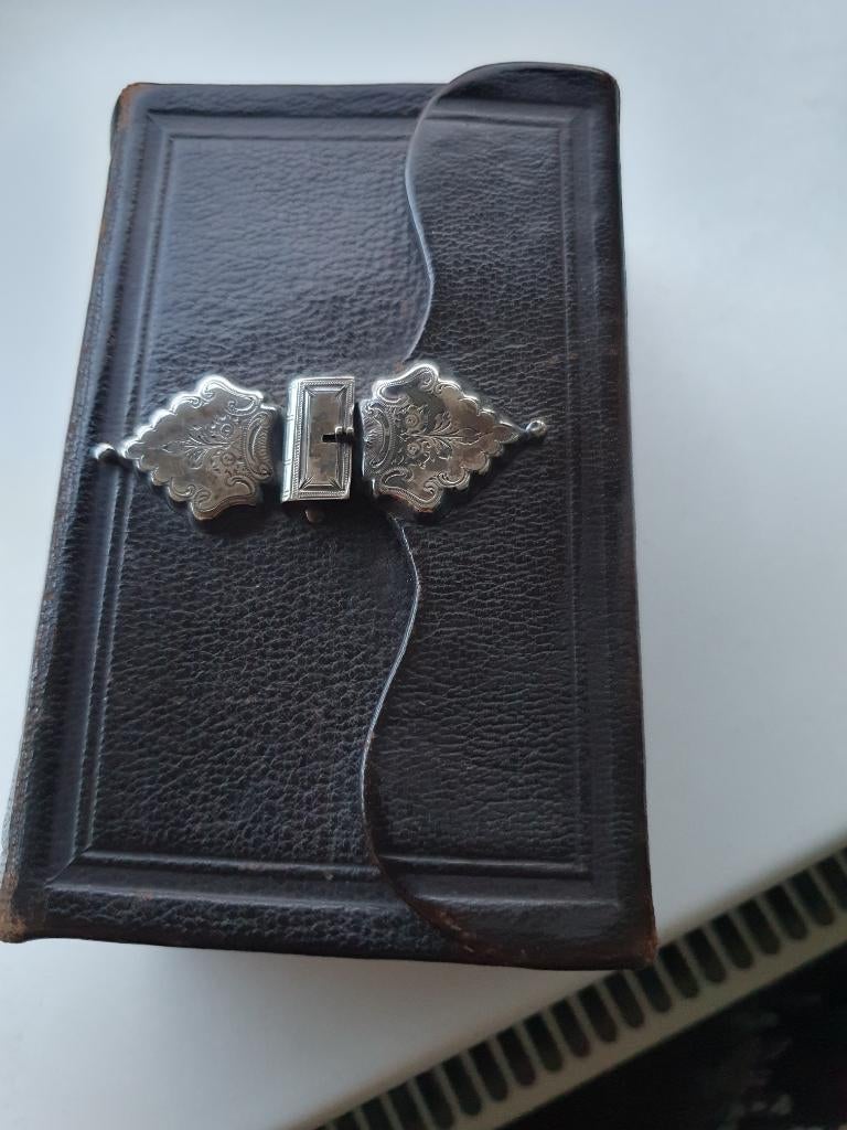 Bijbel met zilver slotje - 1884, Antiek en Kunst, Ophalen of Verzenden, Bijbel