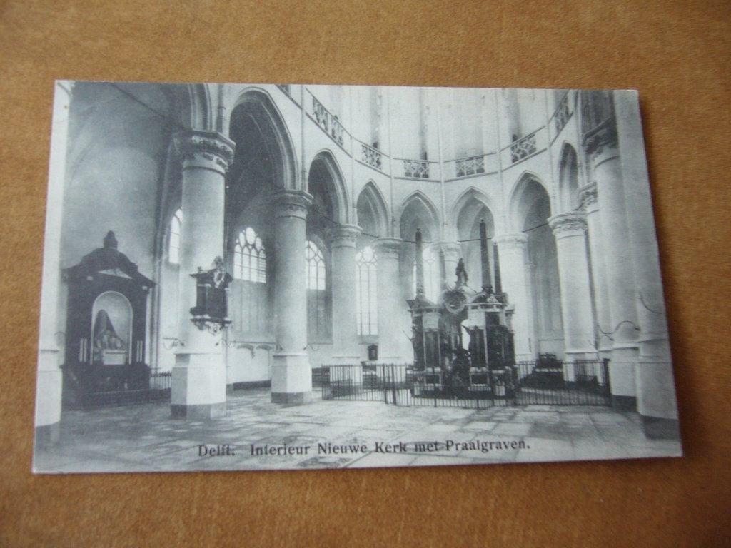 DELFT  =  INTERIEUR NIEUWE KERK MET PRAALGRAVEN, Ophalen of Verzenden, 1920 tot 1940, Ongelopen, Zuid-Holland