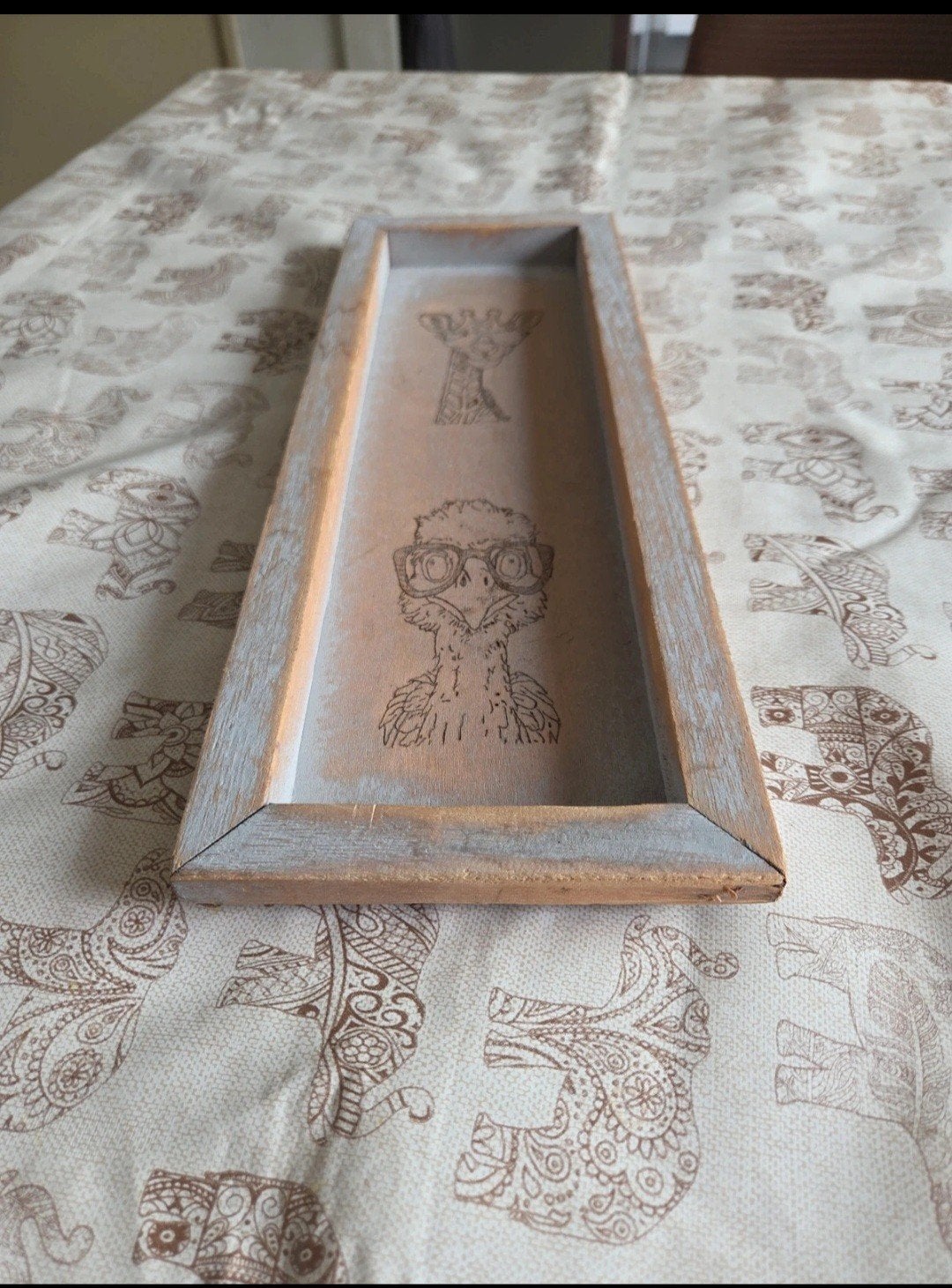 Houten dienblad met giraffe en struisvogel print, Hout, Gebruikt, Overige stijlen, Ophalen of Verzenden