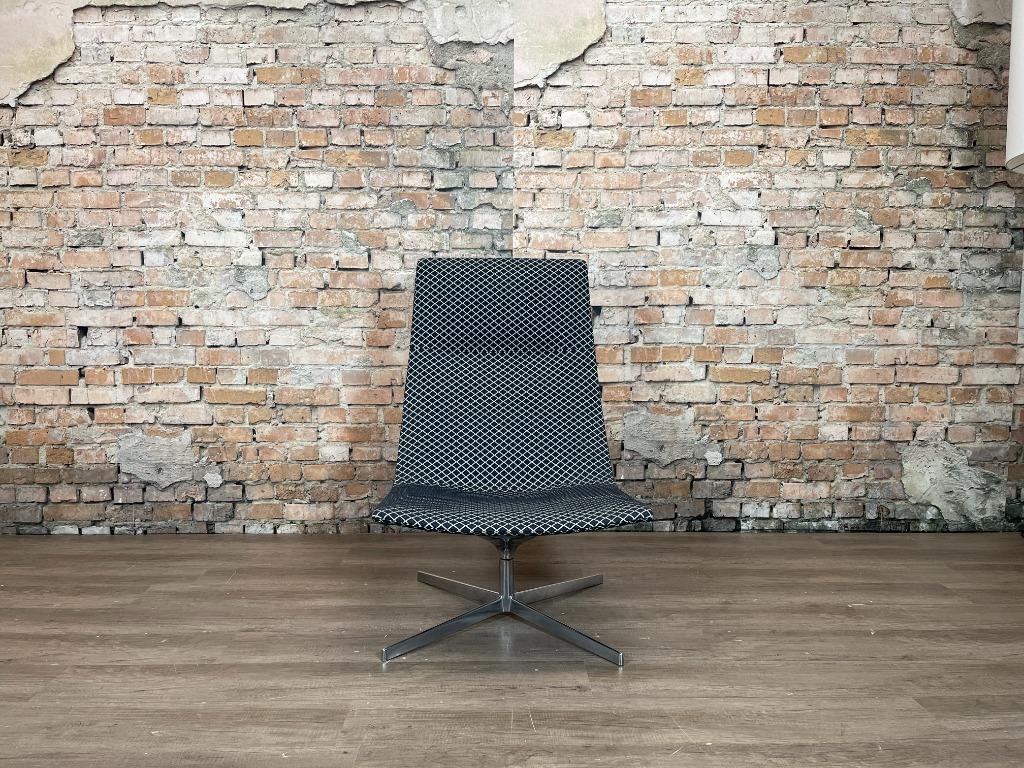 Arper Catifa 70 Lounge Chair bij TheReSales, Huis en Inrichting, Fauteuils, Ophalen, Design, 75 tot 100 cm, Zo goed als nieuw