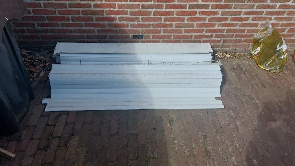 Oud rolluik (onderdelen) - werkte voorheen goed, Ophalen, Gebruikt, 150 tot 200 cm, Wit