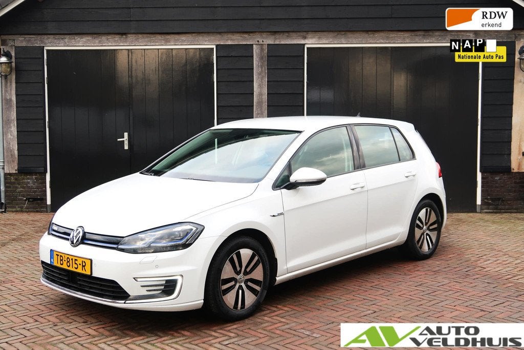 Volkswagen e-Golf e-Golf elektrisch navigatie cruise, Auto's, Gebruikt, Zwart, Parkeersensor, 231 km