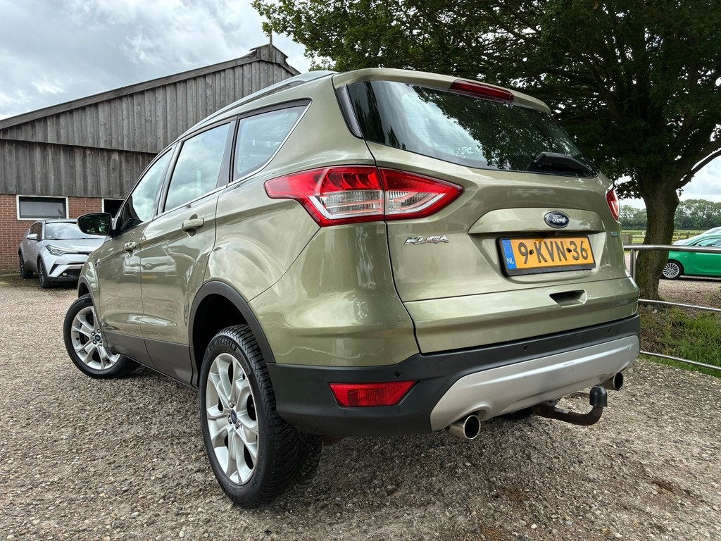 Ford Kuga 1.6 Titanium 4WD | Automaat | Pano/schuif dak + Le, Auto's, Ford, Gebruikt, Zwart, 4 cilinders, Bruin