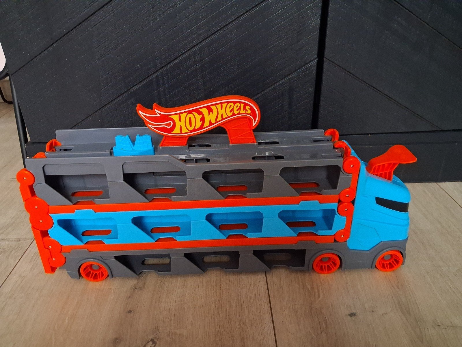 Hotwheels opbergtruck met racebaan, Ophalen, Zo goed als nieuw