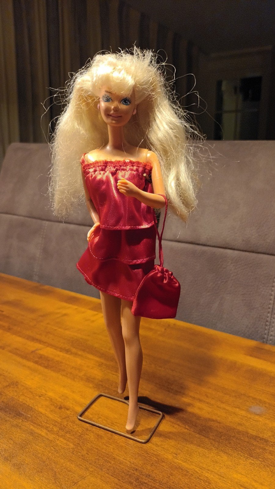 Vintage Barbie pop in rode jurk met tasje, Ophalen of Verzenden, Zo goed als nieuw