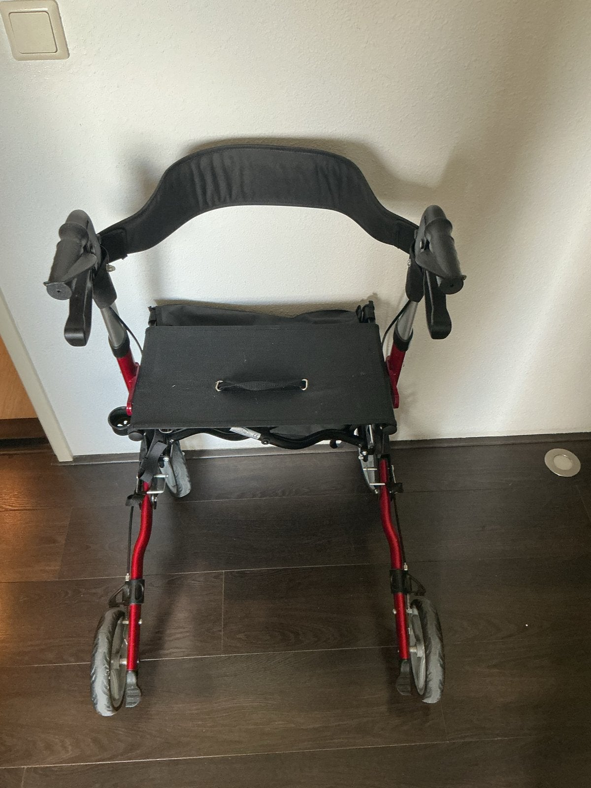 Moderne rollator maar drie maanden gebruikt, Diversen, Rollators, Ophalen, Opvouwbaar, Zo goed als nieuw