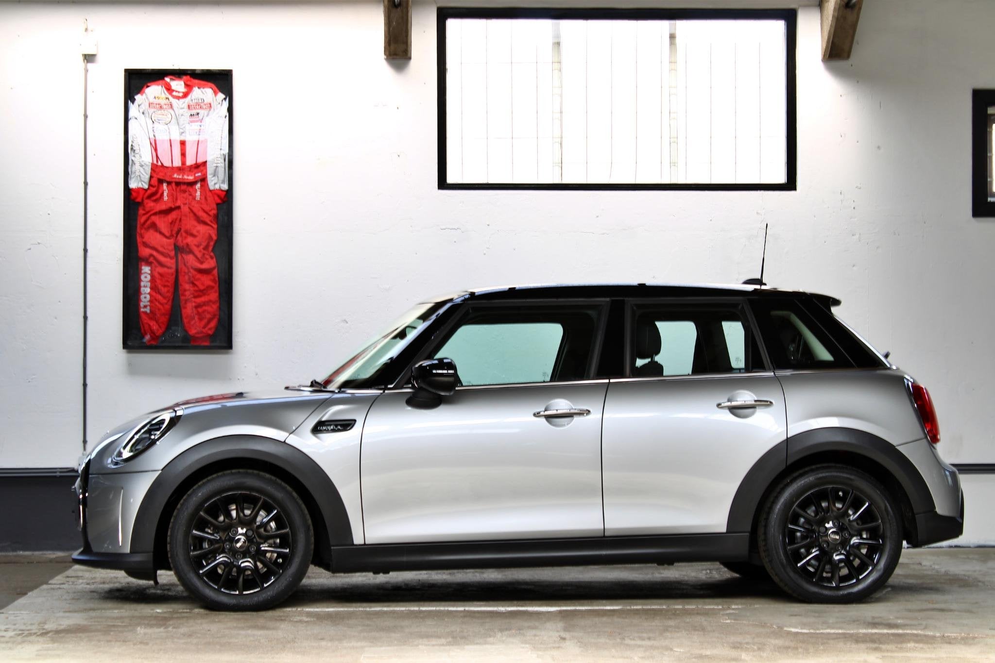 MINI 5-Deurs Camden Edition | Apple Car Play | Digitaal cock, Auto's, Mini, Dealer onderhouden, 136 pk, Gebruikt, Met garantie (alle)