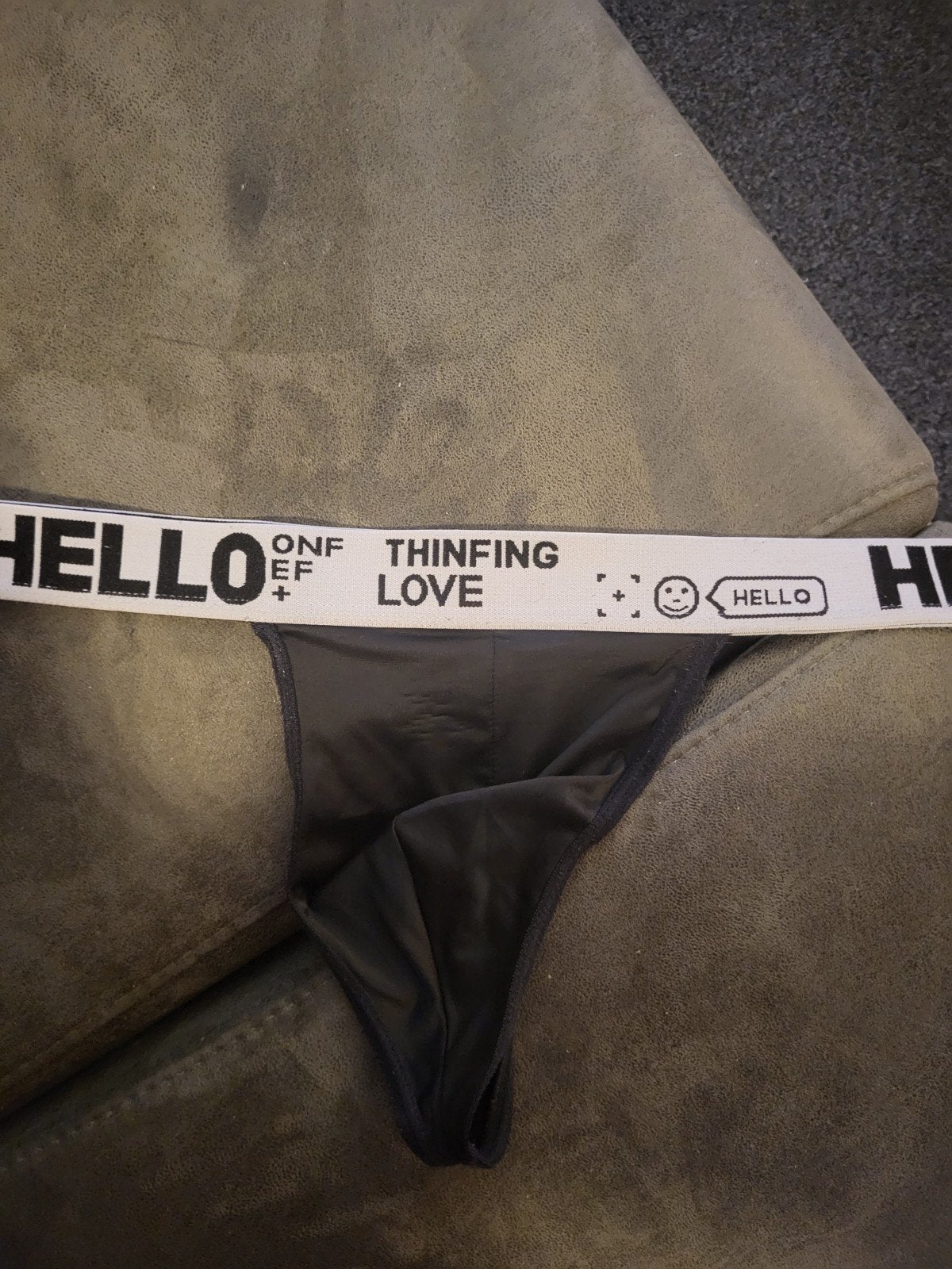 Mannenstring maat L - Zwart met 'HELLO' band, Ophalen of Verzenden, Zwart, Slip