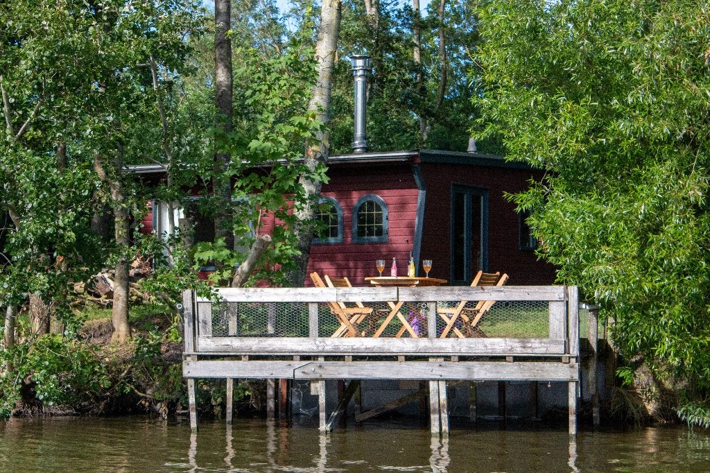 Vakantiehuis/blokhut op eigen eilandje te huur 8 persoons, Internet, Aan meer of rivier, Landelijk