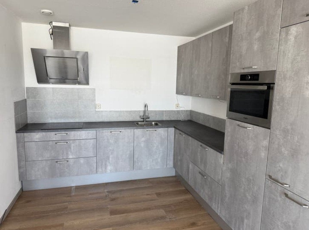 Brugman hoekkeuken betonlook incl.apparatuur en garantie!!!!, Hoekkeuken, Ophalen of Verzenden, Zo goed als nieuw, Hout