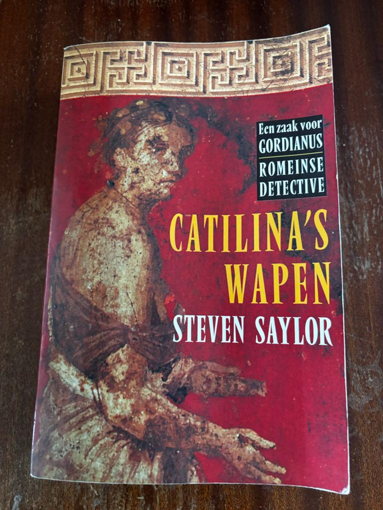 Steven Saylor - Catilina's Wapen (Gordianus de Detective), Boeken, Detectives, Ophalen of Verzenden, Gelezen
