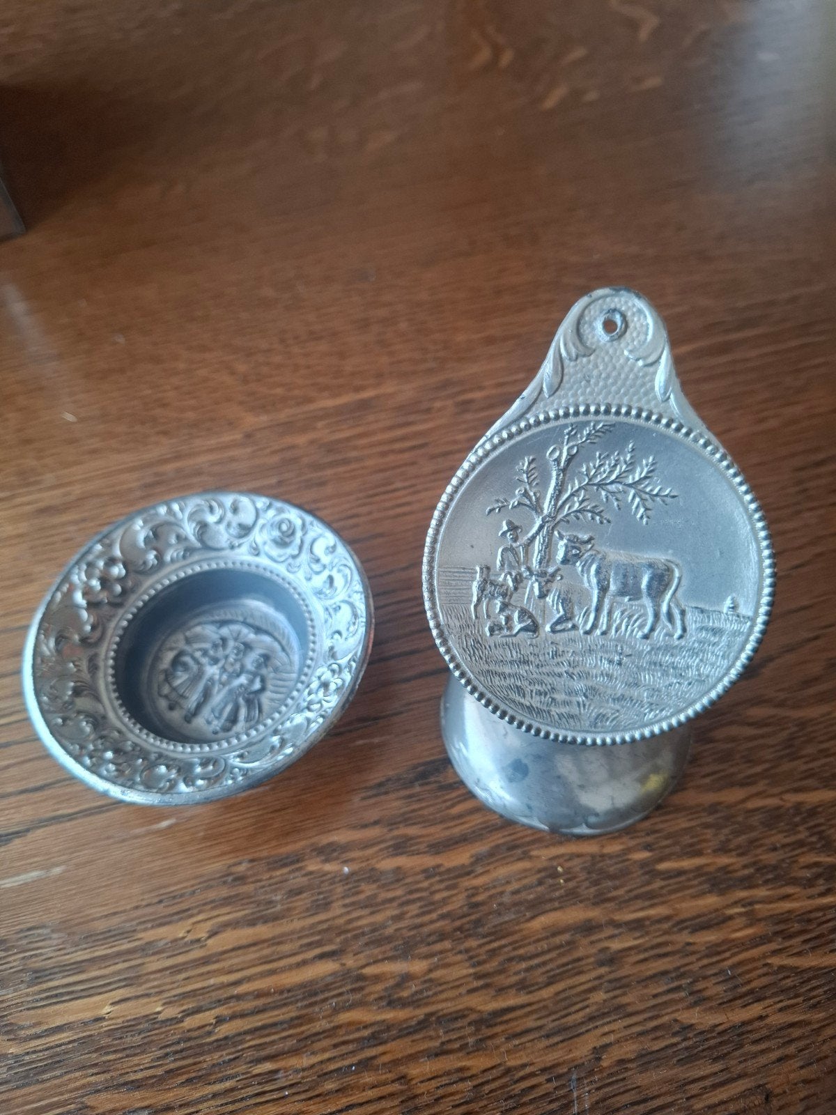 Antieke metalen decoratieve schaaltjes/onderzetters, Ophalen of Verzenden