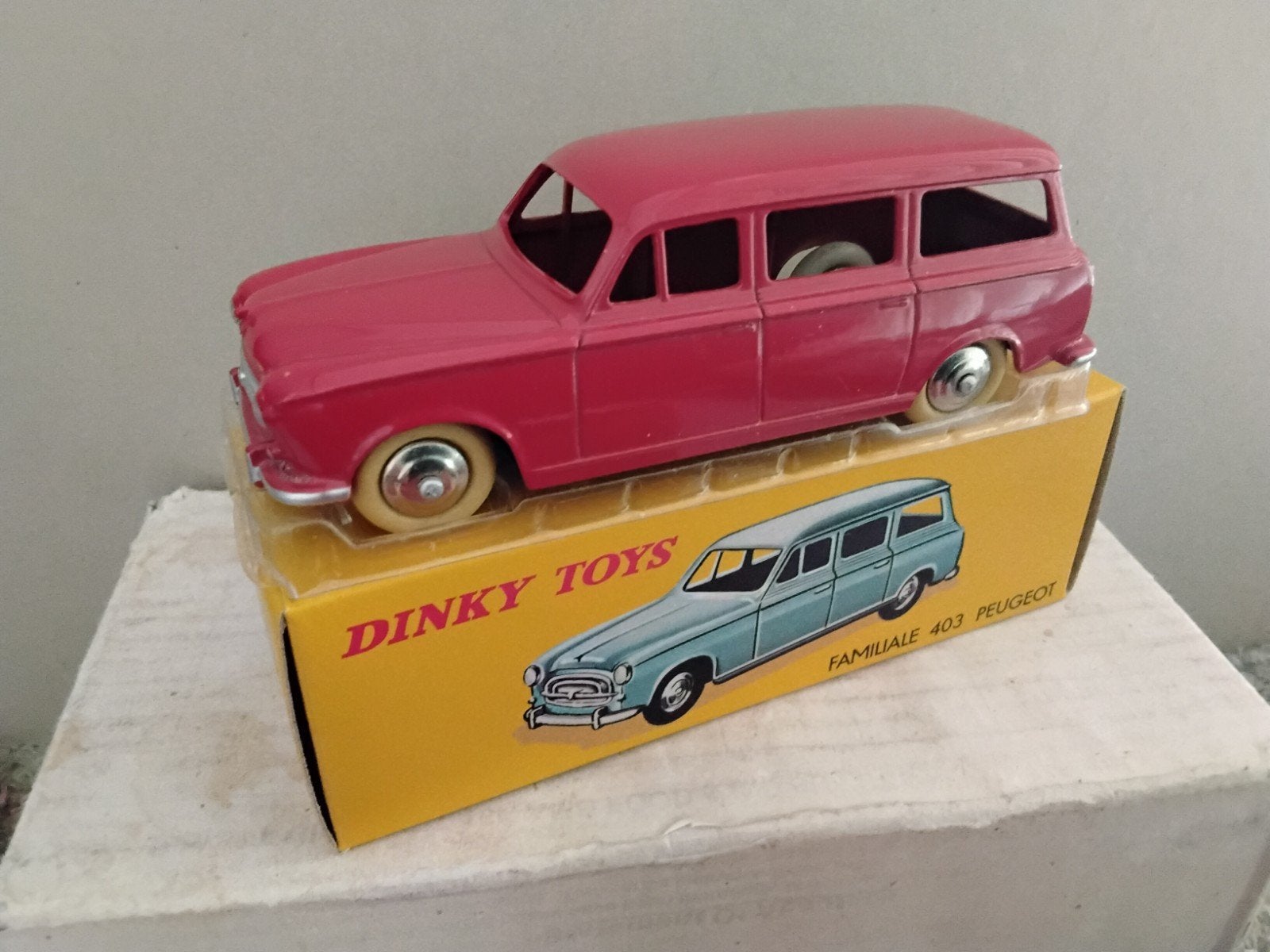 ATLAS DINKY TOYS FAMILIALE 403 PEÜGEOT NO 24 F, Verzenden, Zo goed als nieuw, Auto, Dinky Toys