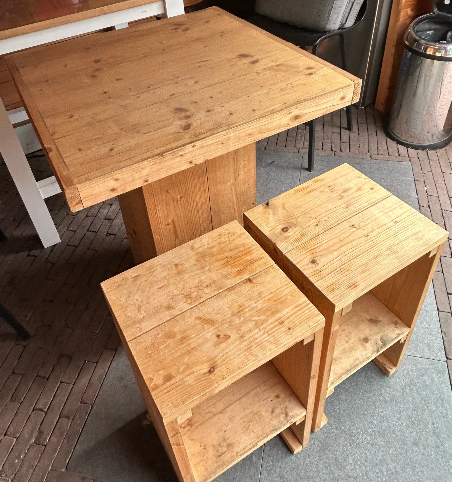 Sta/ bartafel  met vier krukken, Ophalen, Gebruikt, Hout