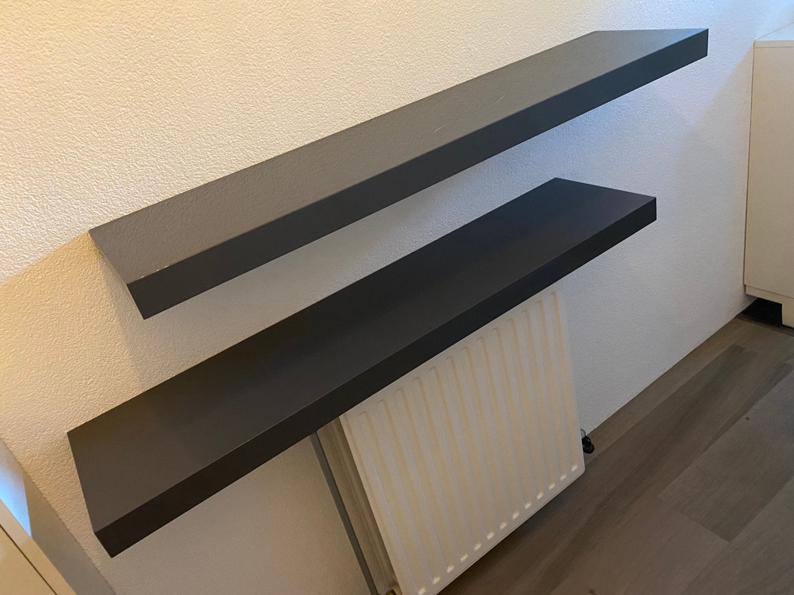 Twee IKEA LACK wandplank grijs antraciet zwartblauw plank, Ophalen, Zo goed als nieuw