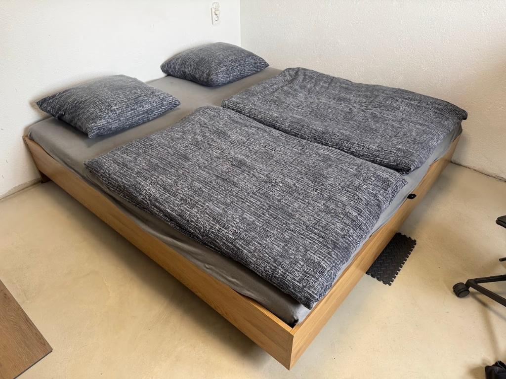 Modern zwevend bed met opbergruimte, Ophalen, Bruin, Zo goed als nieuw, Twijfelaar