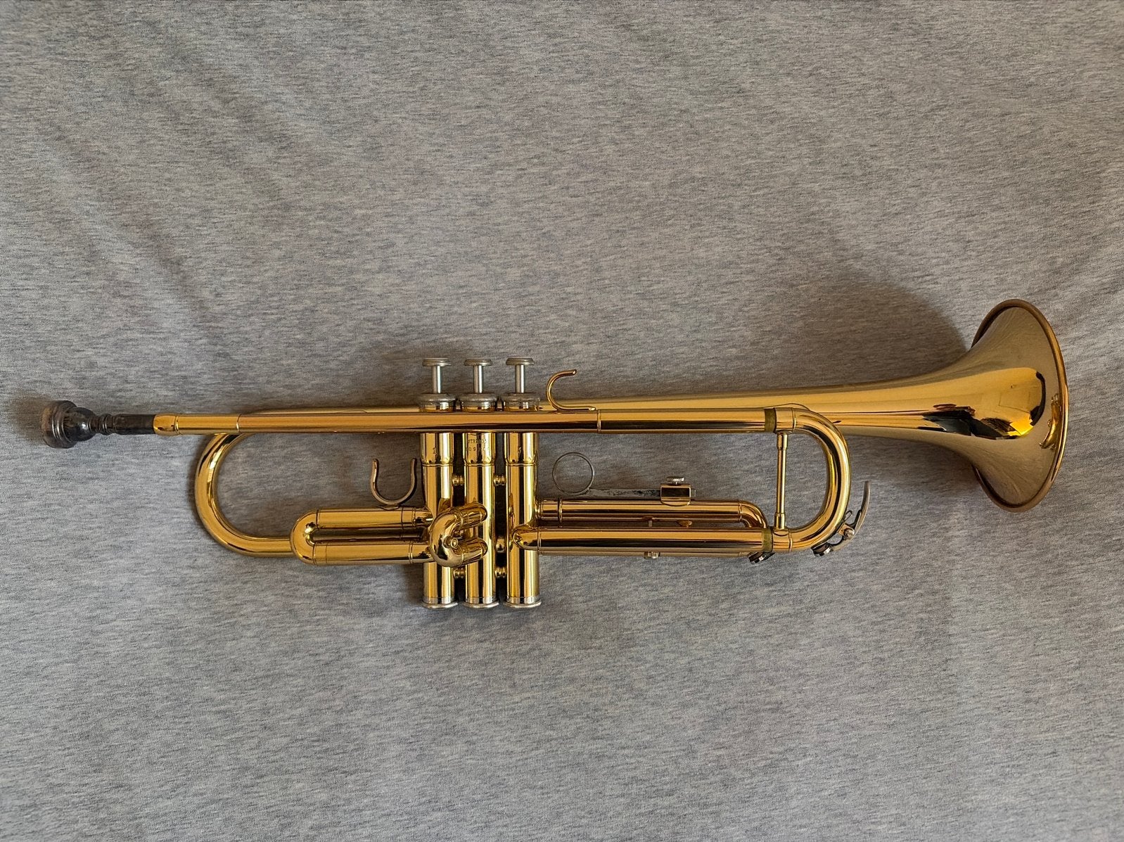 Yamaha Japanse YTR 2335 Trompet, Muziek en Instrumenten, Ophalen, Zo goed als nieuw, Bes-trompet, Met koffer