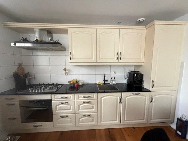 Crème kleur keuken, Amsterdam, Huis en Inrichting, Keuken | Complete keukens, Gebruikt, Enkelwandige keuken, Crème, Graniet of Steen
