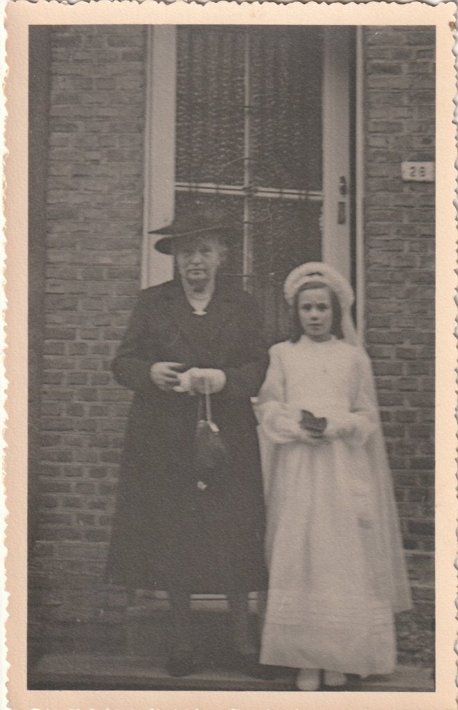fotokaart   -   communie kant   -  met oma, Verzenden, Voor 1940