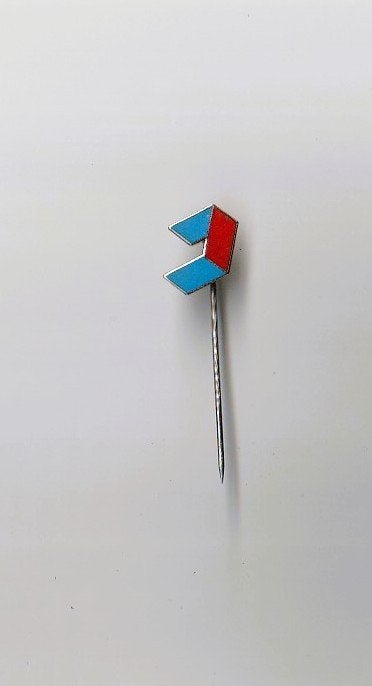 emaille speld roodblauw Vakbond AbvA Kabo, Ophalen of Verzenden, Overige onderwerpen, Speldje of Pin