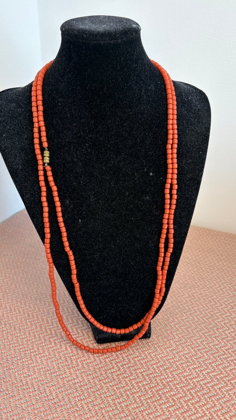 Prachtige bloedkoraal ketting met gouden accenten lang, Sieraden, Tassen en Uiterlijk, Kettingen, Ophalen of Verzenden, Gebruikt